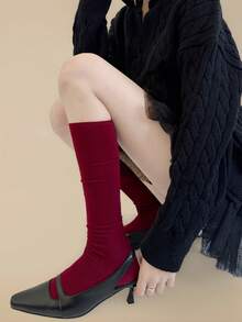 زوج جوارب طويلة سميكة مصنوعة من خليط الصوف