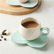 90毫升陶瓷郁金香形咖啡杯碟套装，配叶形杯垫，优雅实用，温馨可爱，适合办公室、餐厅、家居使用，易于清洁