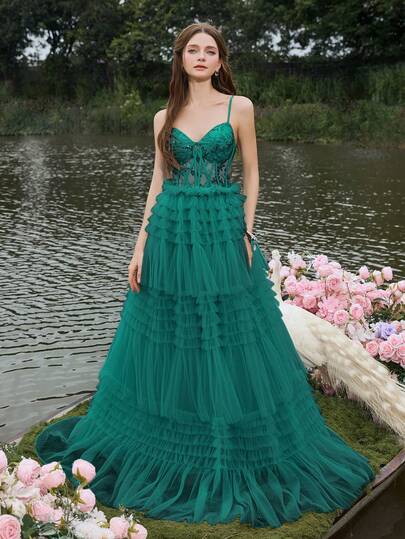 Faeriesty Elegante y hermoso vestido de noche con efecto de corsé, escote de corazón, finos tirantes de espagueti y bordado de lentejuelas intrincado - Falda voluminosa de tul con capas | Vestimenta formal romántica para eventos elegantes | Perfecto para bodas, bailes de graduación y fiestas de noche elegantes
