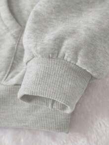 大码女式休闲印花落肩卫衣，适合日常穿着、外出、聚会、上学、音乐节、度假、通勤等场合。可作为礼物送给家人、男友、女友、朋友，是秋冬季女性必备的连帽卫衣。 - 淺灰色 - 查看 7