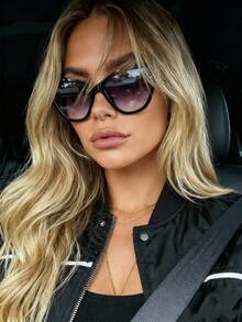 一副时尚复古猫眼眼镜，适合女性外出、旅行、海滩、音乐节和日常佩戴，秋冬季款。 - 黑色 - 查看 1