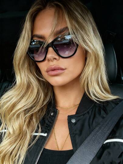 一副时尚复古猫眼眼镜，适合女性外出、旅行、海滩、音乐节和日常佩戴，秋冬季款。