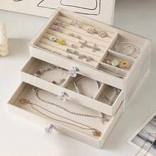 Una scatola portagioie in velluto acrilico a tre strati con cassetto, scatola espositiva per orecchini, anelli e bracciali. Questa scatola portagioie per collane, orecchini e anelli presenta anche una scatola espositiva per orecchini, anelli e bracciali. Questa scatola portagioie in acrilico trasparente, con una grande capacità e uno stile a cassetto, presenta un vassoio in velluto regolabile ed è ideale per conservare orecchini, anelli, bracciali, collane e bracciali a casa. - Multicolore - Visualizzare 11