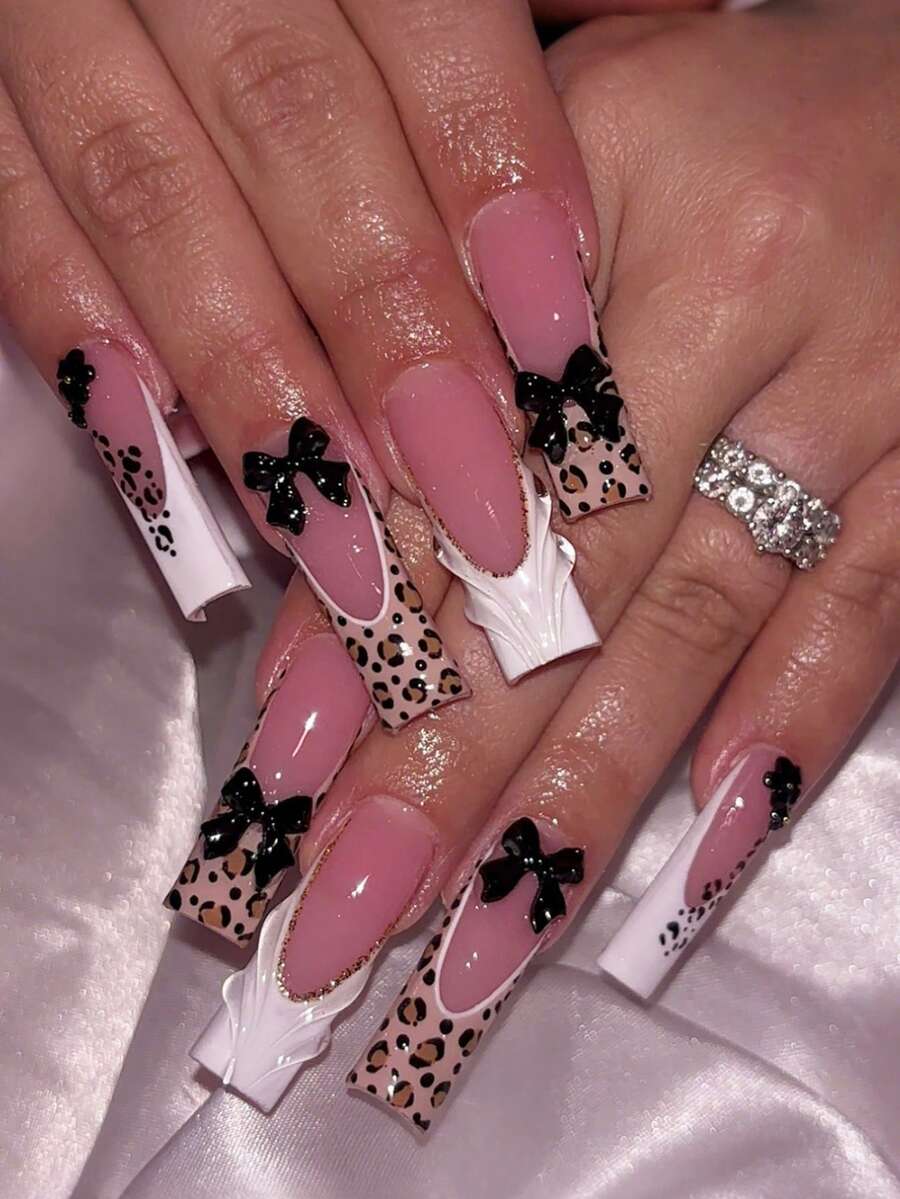 Bộ 24 miếng dán móng tay kiểu Pháp, hình chữ nhật, họa tiết da báo, nơ đen 3D và đường kẻ nghệ thuật với kim tuyến, có thể tái sử dụng, che phủ toàn bộ móng, kiểu dáng thời trang và ngọt ngào, bề mặt mịn, phù hợp cho phụ nữ và bé gái sử dụng hàng ngày.