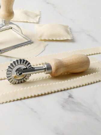 1pc Natural Wood Handle Dough Cutter, Stainless Steel Blade - Sharp Non-Stick For Bread/Pizza/Dumpling Dough, Lightweight For 2025 Christmas Baking, Ideal For Home Bakers & Holiday Prep