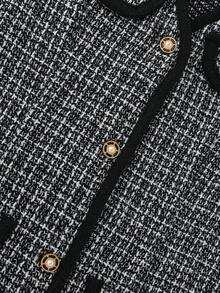 这款优雅的无袖外套采用流行的秋季格子图案设计，专为女性设计。它配有腰带和前扣，是参加派对、节日庆典、休闲郊游和度假的理想之选。 - 黑與白 - 查看 6