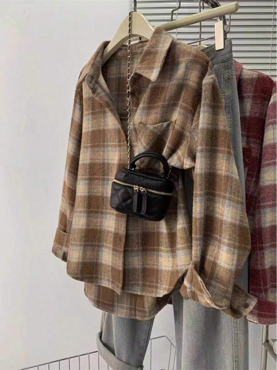 قميص نسائي بأزرار أمامية وجيب مخطط بنسيج مخمل، للارتداء اليومي العادي