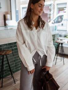 女士时尚白色长袖翻领衬衫，正面带纽扣口袋，腰部抽绳设计，休闲涤纶上衣 - 白色 - 查看 2