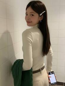 性感简约高领长袖T恤，修身薄款设计，适合初秋穿着 - 杏色 - 查看 2