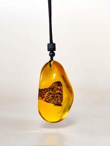 琥珀昆虫化石吊坠项链，复古树脂琥珀泪珠蝎子蝴蝶长项链，男女皆宜，不对称吊坠 - 黃色 - 查看 8
