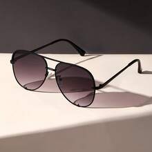 A Pair Of Retro Double-Bridge Geometric Frame Fashion Glasses Is An Ideal Gift For Everyday Use And Also Suitable For Gifting To Friends And Relatives.Casual Wear, Fashion Accessories, Vintage Design, Nostalgic Aesthetics, Comfortable To Wear, High-Quality Lenses - One Piece - Black Border With Double Gray Film - View 3