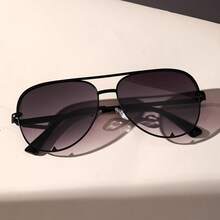 A Pair Of Retro Double-Bridge Geometric Frame Fashion Glasses Is An Ideal Gift For Everyday Use And Also Suitable For Gifting To Friends And Relatives.Casual Wear, Fashion Accessories, Vintage Design, Nostalgic Aesthetics, Comfortable To Wear, High-Quality Lenses - One Piece - Black Border With Double Gray Film - View 2