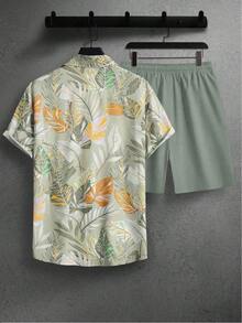 Conjunto de dos piezas de camisa y pantalón corto de estilo vintage para hombre con estampados botánicos tropicales - Verde - Ver 3