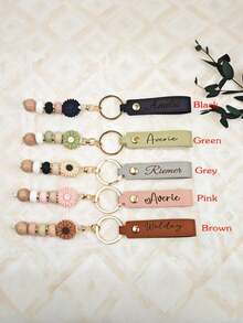 Portachiavi personalizzato, portachiavi con margherita personalizzato, portachiavi con margherita in perline, portachiavi in finta pelle, regalo per damigella, regalo per insegnante, regalo di compleanno, portachiavi con perline, accessori per chiavi, San Valentino, accessori per auto, accessori scolastici, carino, gotico