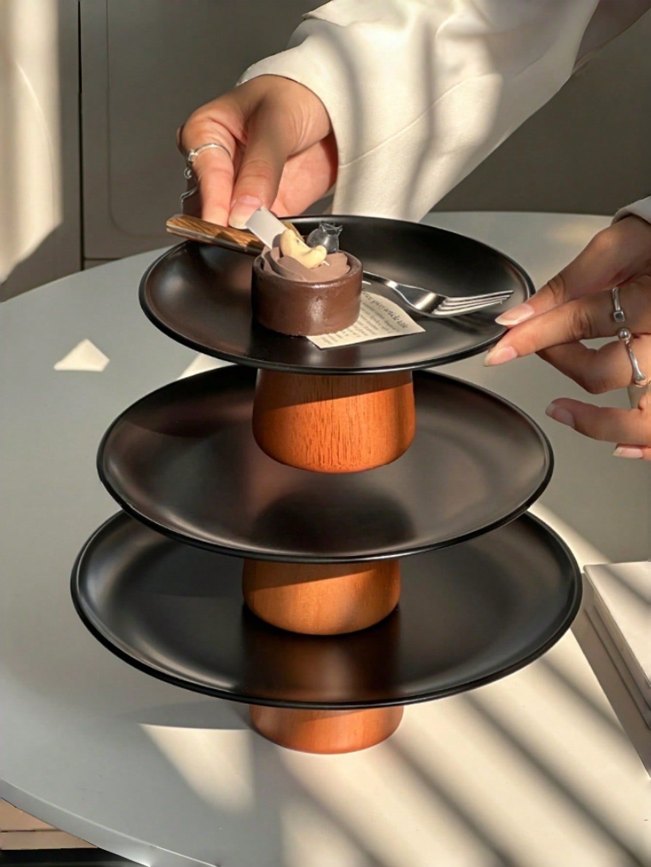 طبق حلوى ذو قاعدة عالية أسود، طبق فاكهة من الفولاذ...