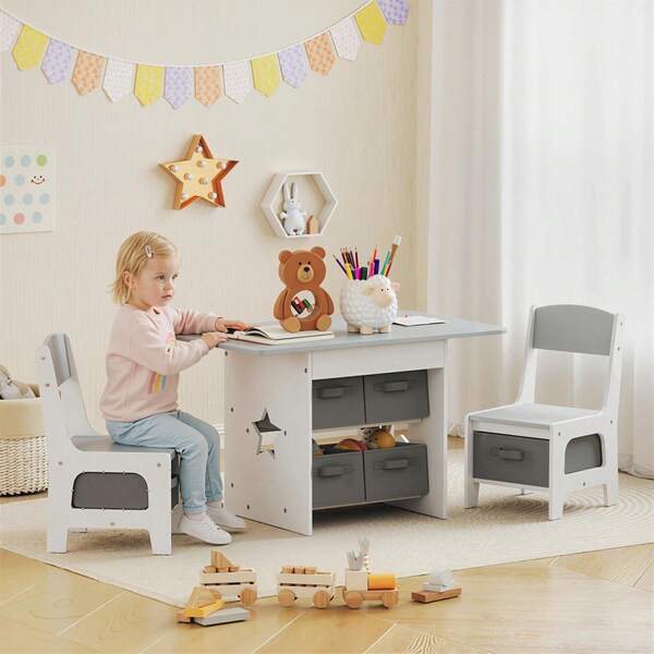 Aiyaplay AIYAPLAY Set Tavolo e 2 Sedie per Bambini 3-8 Anni con 6 Cassetti Pieghevoli, Tavolino per Bambini con Sedie in Legno e Contenitori Portaoggetti in Tessuto non Tessuto, per Cameretta, Grigio e Bianco