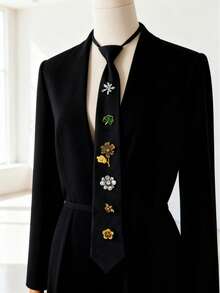 Gravata elegante e moderna de cor sólida, modelo 2026, com diversos detalhes metálicos em sua modelagem slim. Ideal para encontros casuais, festas e ocasiões como o Natal. - Preto - Ver 9
