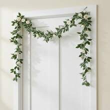 Guirnalda navideña rústica de flores blancas con follaje de tacto realista para decorar el hogar - Verde Oliva - Ver 3