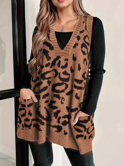 大码时尚休闲撞色豹纹提花V领口袋中长款毛衣背心，适合户外旅行、摄影、早午餐等场合，是女士秋季服装的理想之选。