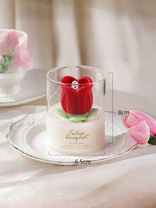 Nến thủy tinh hình hoa tulip với đường kính 6,5cm/2,56in và chiều cao 8cm/3,15in. Đây là một cây nến thơm hoa tulip thủ công lớn và đẹp mắt. Có thể dùng làm vật trang trí để bàn hoặc trang trí nhà cửa. Thích hợp cho các bữa tiệc, Giáng sinh, Ngày lễ tình nhân, Halloween và các dịp trang trí lễ hội khác. Đây cũng là một món quà tuyệt vời cho người yêu và người thân. - Nhiều màu - Xem 7