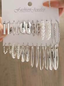 24件套波西米亚风青少年金属耳环套装，包括仿珍珠耳环和C形耳环，适合日常佩戴、派对和节日礼物。