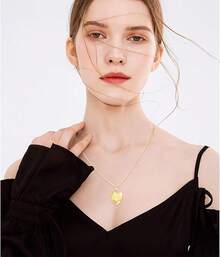 Colares com pingentes femininos