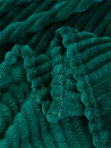 1 pieza Manta de peluche súper suave a rayas, decoración de dormitorio, piel de conejo falsa con corte a rayas anchas, decoración del hogar rosa, manta de franela de peluche de leche, Halloween, manta de siesta casual, regalo de Navidad, manta pequeña para siesta en la oficina, manta decorativa para la habitación - Verde Oscuro - Ver 5