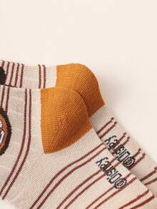 Disney 10/5 Authentic Mickey Mouse Family Children's Socks, Maillard Color Series, New Year's Gift Socks, Boys' Winter Socks, Mickey Cartoon Christmas New Year Animation Socks, Boys' Socks, Indoor Floor Socks, Creative Gift Socks, Socks For Children