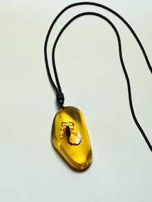 琥珀昆虫化石吊坠项链，复古树脂琥珀泪珠蝎子蝴蝶长项链，男女皆宜，不对称吊坠 - 黃色 - 查看 14