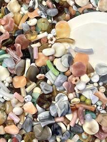 Hạt cườm hỗn hợp nhiều màu sắc chất lượng cao theo phong cách Bohemian, có lỗ, thích hợp để làm dây đeo điện thoại, dây đeo túi xách, bông tai, kẹp tóc, phụ kiện tóc. Chất liệu thủ công, đóng gói bằng bìa cứng nhỏ, chất liệu thủ công đồng bộ, chất lượng cao, tinh tế và sáng bóng. Ốp điện thoại dạng gel kem DIY, kẹp tóc gel tủ lạnh Gumei, phụ kiện trang trí bằng nhựa resin, phẳng không có lỗ. - Nhiều màu - Xem 15