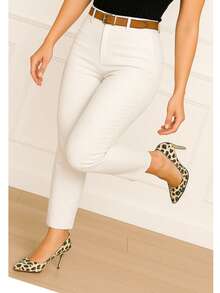 Pantalón Elegante para Dama con Bolsos Laterales al Frente y Cinturón.  Tela Elástica. - Blanco - Ver 3