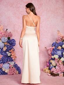 Volly Toych 香槟色缎面极简主义单肩优雅性感长裙，褶皱开衩设计，适合作为晚礼服、伴娘礼服或派对礼服。 - 香檳色 - 查看 2