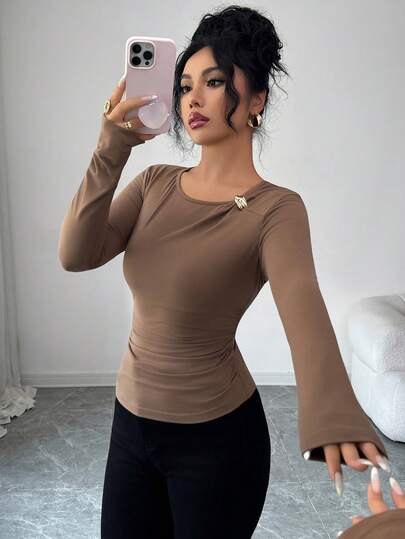 Camiseta de manga larga de punto acanalado con cuello asimétrico para mujer