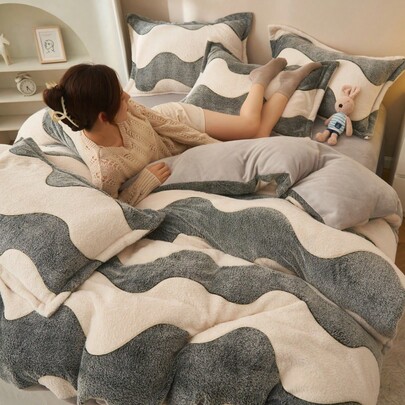 1pc Snowflake Fleece Cow Print Cartoon Pattern Pink Duvet Cover, Warm & Reversible For Bedroom Bedding, Autumn/Winter (Does Not Include Comforter)