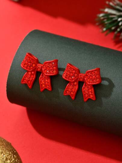 زوج من أقراط الأذن المرصعة بالراين بتصميم بسيط على شكل فراشة للنساء، مناسبة لارتداء في عيد الميلاد وعيد الحب والاستخدام اليومي