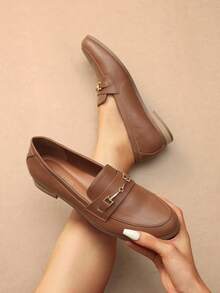 Women Loafers Flats Non-Slip Penny Loafers With Metal Detail Classic Vintage Commute Ladies Dress Shoes - 棕色 - 查看 1