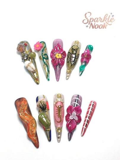 Jeder Set besteht aus 10 Stücke handgefertigten feinen Y2K Acryl-Panzerteilen mit hohen Absätzen, im französischen Stil mit Strass, Schmetterlingen, Skorpionen und Blütendekorationen entworfen, in verschiedenen Tönen und Nude-Farben erhältlich. 3 Größen für den perfekten Sitz, geeignet für Partys, Tänze und den täglichen Gebrauch, inklusive Nagel-Set, ideal als Geschenk von Pressaufsatz-Nägeln für Damen und Mädchen.