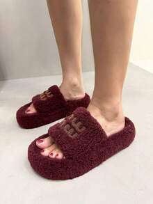 2025 Nuevas zapatillas de plataforma de suela gruesa y esponjosas para uso al aire libre, otoño/invierno, para mujeres de estatura baja, zapatillas holgadas de slip-on con aumento de altura de 4CM, para uso en interiores/oficina