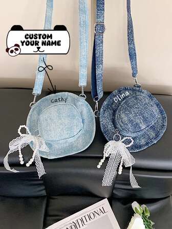 Este elegante bolso bandolera presenta un adorno de cinta blanca y se puede personalizar con su nombre, haciéndolo a la moda y llamativo. Puede imprimir su nombre o saludos festivos para crear un bolso personalizado. Esta mochila es perfecta para uso diario, como salir, viajar, ir de compras o volver a la escuela. Es especialmente adecuado para las temporadas de otoño e invierno y es un regalo ideal para amigos y familiares.