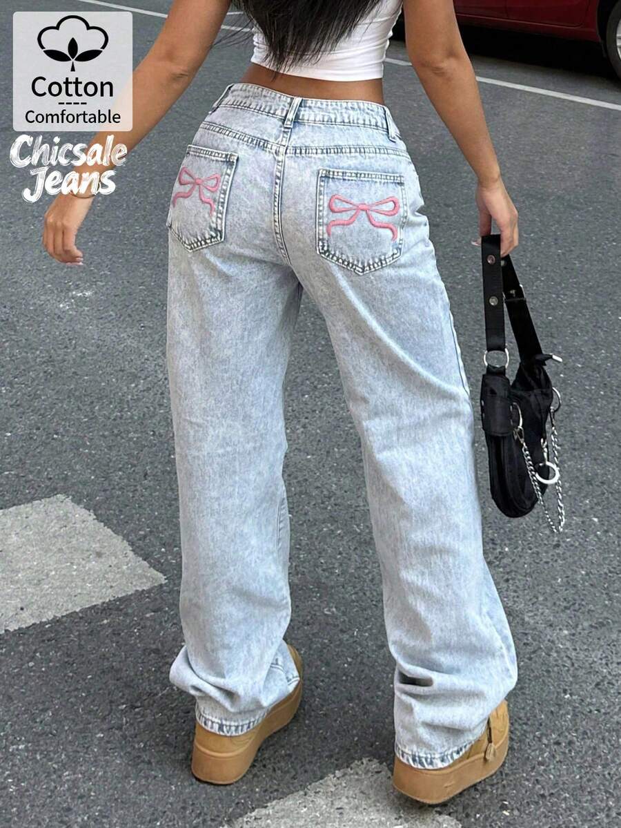 Pantaloni di jeans dritti e morbidi in stile Y2K con tasche ricamate a farfalla per donne