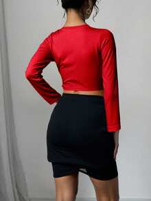 Vestido Ajustado Bicolor con Top Cruzado en Licra Satín y Falda en Crepé – Ideal para Cóctel, Cena Elegante o Evento Nocturno - Rojo - Ver 2