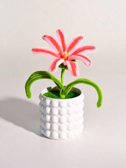 1 Pc Exquisite Simulated Lily Potted Plant Ornaments Versatile Indoor Furnishings, Office Desktop Decorations, Suitable For Christmas Holiday Decorations