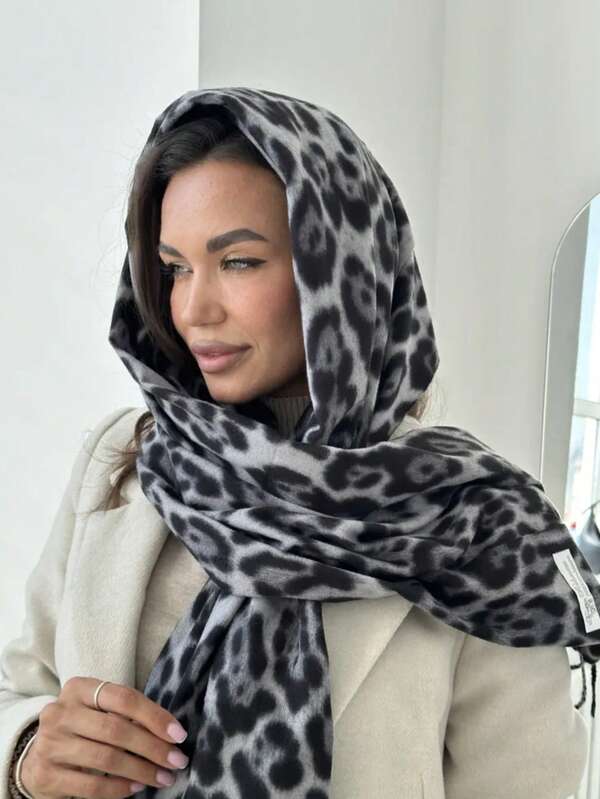 2025 Autumn/Winter New Leopard Print Retro European And American Style Scarf, Warm And Fashionable Viral Neck Warmer, Thick Fringe Scarf, Korean Style For Women