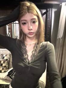 Solid Lace Trim V-Neck Twist Front Crop Top