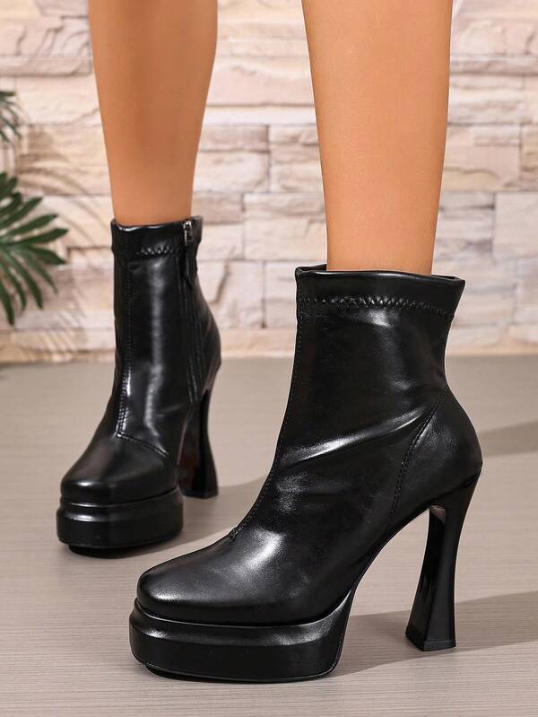 Stivali corti con suola spessa da donna, stivali con tacco alto per autunno/inverno, nuove scarpe da passerella per banchetti, stivali corti asimmetrici con tacco platform e impermeabili di moda