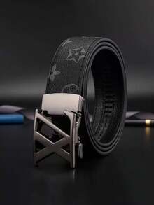 1条男士字母合金自动扣可调节印花腰带，一款适合商务休闲场合的男士轻奢腰带，可作为牛仔裤腰带使用。47英寸长，非常适合日常通勤、派对和办公室穿着，也是送给父亲、男朋友和亲戚的绝佳礼物。 - 彩色 - 查看 3