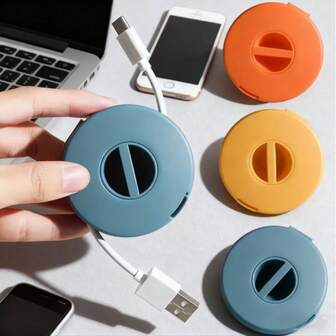 便携式旋转式多功能线缆收纳盒（四色可选），专为整理桌面上各种细线缆（约100厘米）而设计。小巧便携的环形设计，简化充电线缆的管理。耐用塑料材质，是居家收纳的必备工具。线缆管理系统 | 时尚收纳 | 耐用塑料材质
