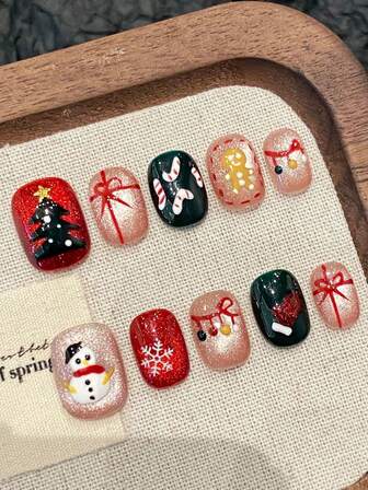 Juego de 10 piezas de uñas con forma corta de frijol en un estilo navideño lindo, con efecto de ojo de gato, que presenta muñecos de nieve lindos, árboles de Navidad verdes, hombres de jengibre pintados a mano y patrones de luces de colores.