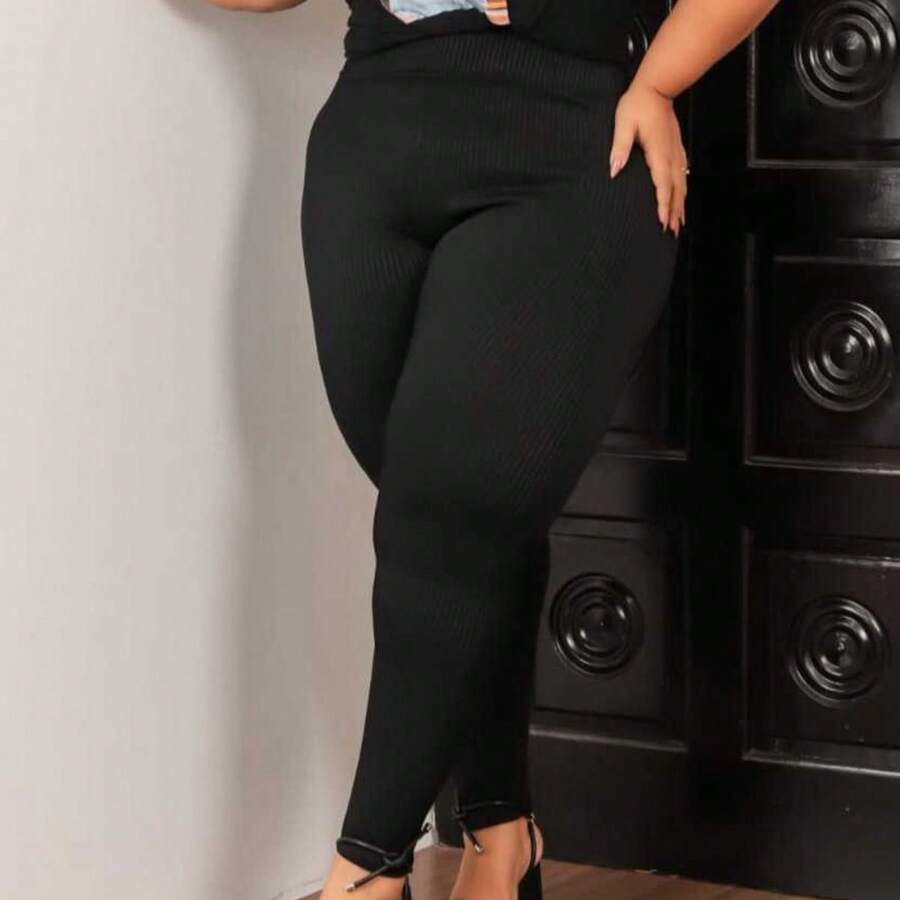 Calça Legging Plus Size Canelada Confortável e Moderna Casual e Elegante Academia Básica e Versátil - Preto - Visão 1