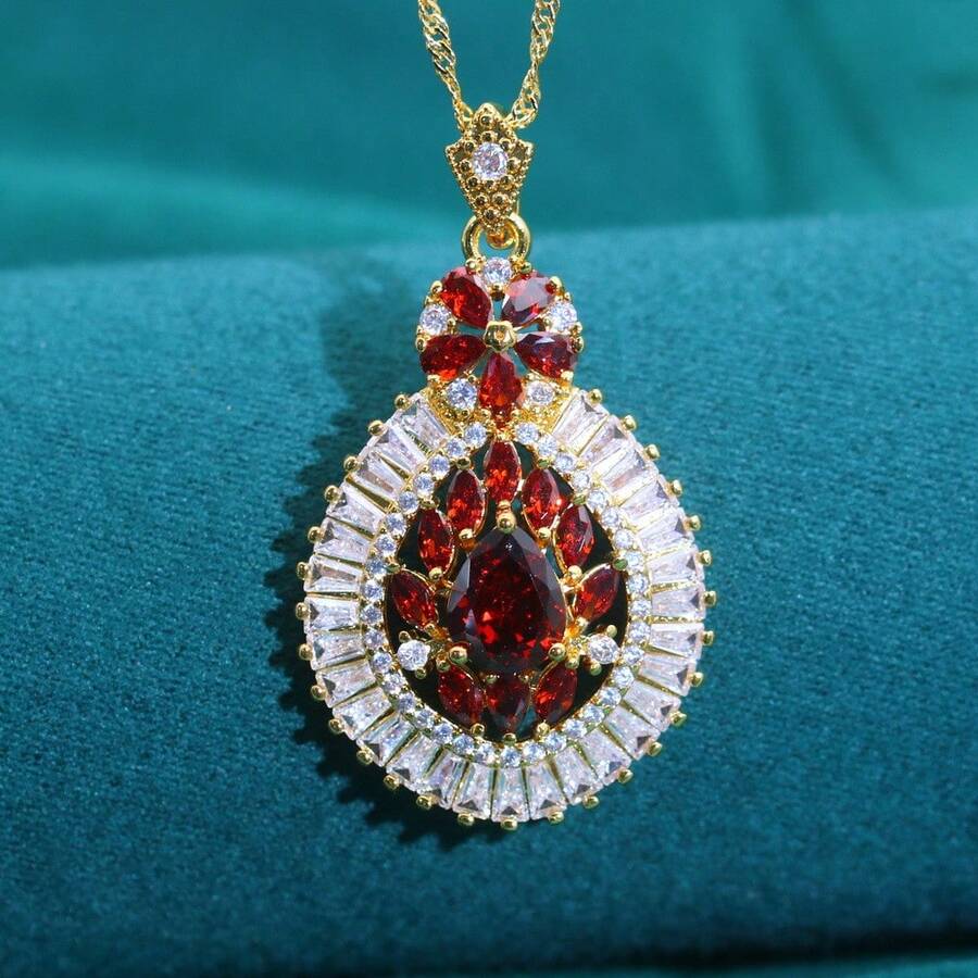 قلادة قلادة حجر أحمر بتصميم طاووس مرصعة بزركونيا مطلية بالذهب عيار 18 قيراط بطراز جذاب، هدية مثالية لعيد الحب أو عيد الميلاد أو حفلات الزفاف - إكسسوار أنيق وفاخر للنساء